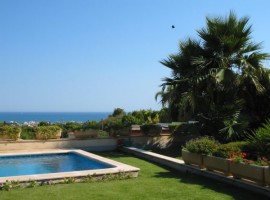 Sitges, Xalet amb piscina.  espectaculars vistes al mar